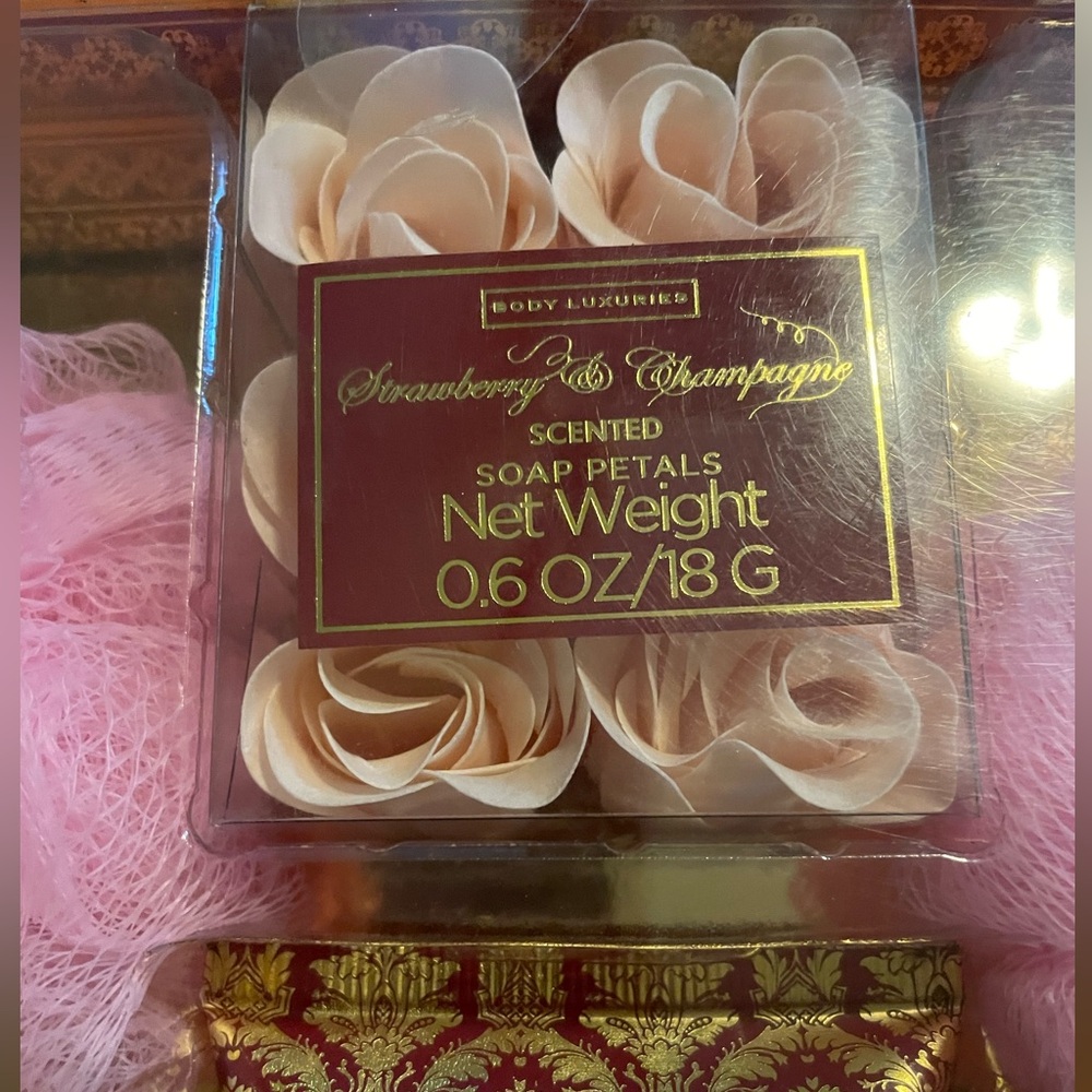 🎀Pink Bath & Body Gift Set - Picture 2 of 7